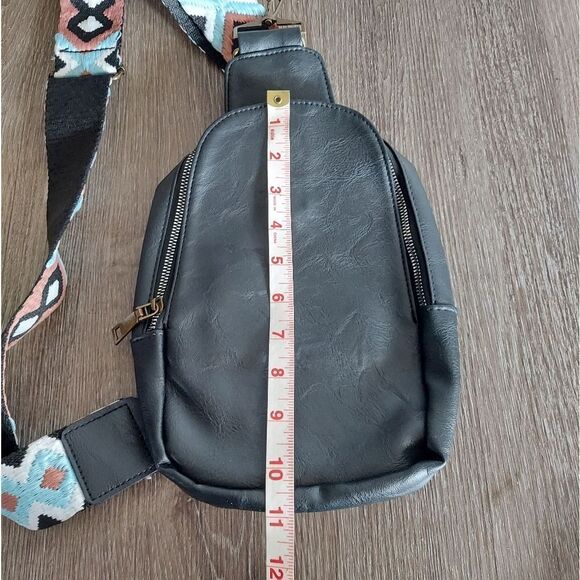 Black Sling Bag Chest Bag - Picture 7 of 8